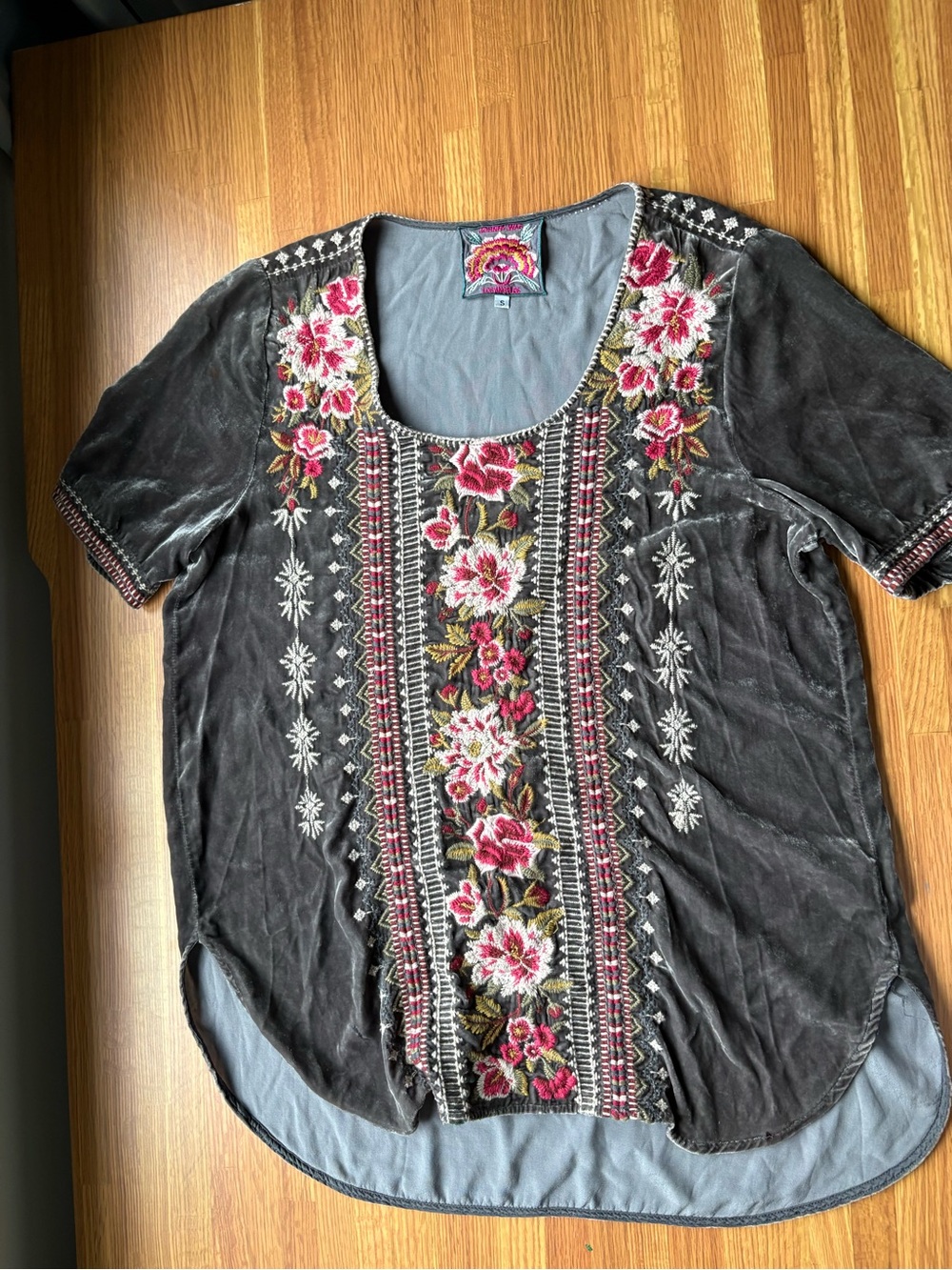 Johnny Was Embroidered Floral Scoop Neck Women’s Top - Gray with Pink Accents